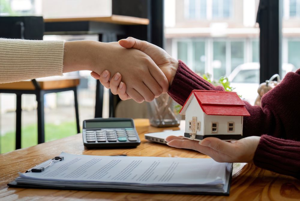 Mortgage Brokers vs. Banks: Who Offers the Best Rates? 